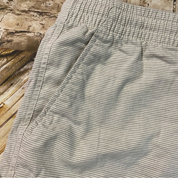 Old Navy Beige White Striped 9 Inch Drawstring Shorts - Picture 2 of 5